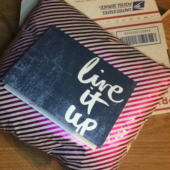 My 📦 are sent with LOVE 🌹🤓 - Picture 1 of 1